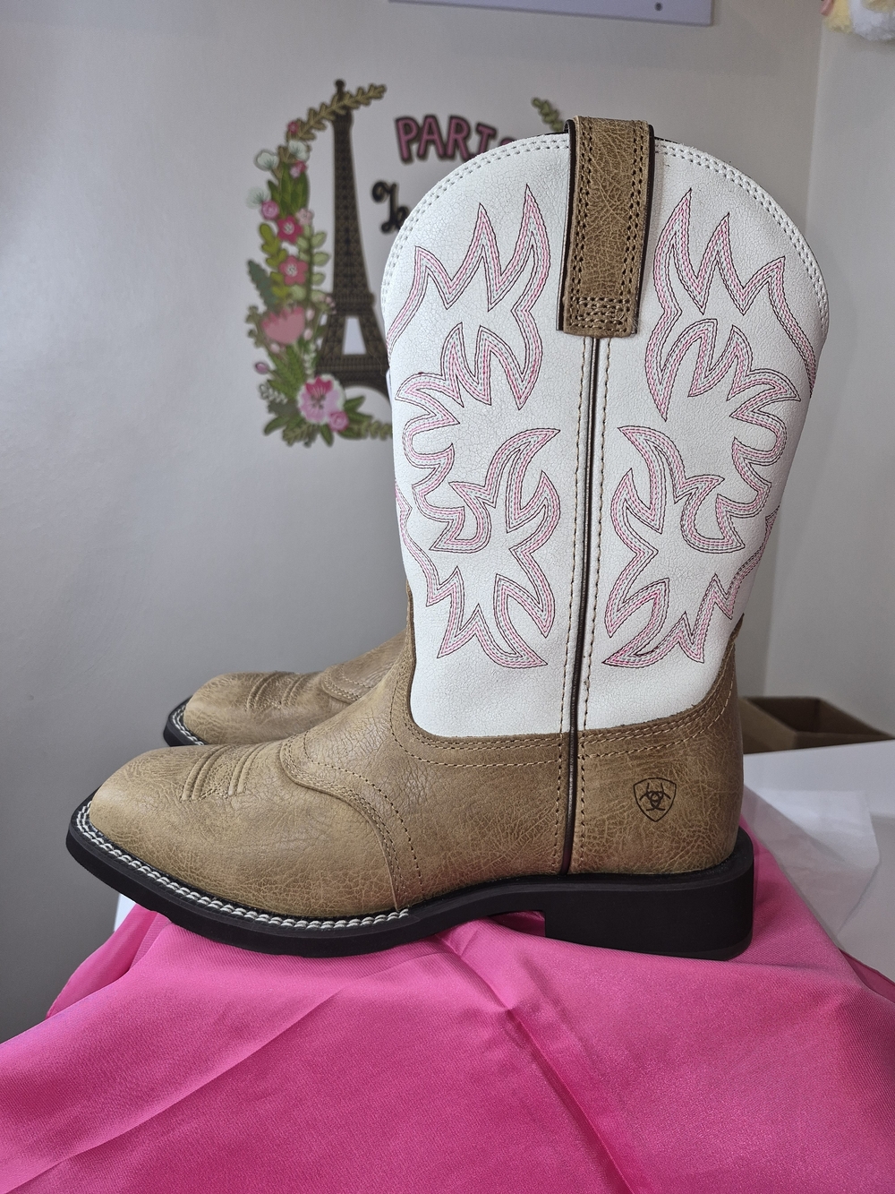 Ariat Tan Leather Foot with White Shaft Heeled Western Boots - Picture 4 of 5